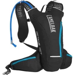CAMELBAK OCTANE XCT 70 OZ BLACK/ATOMIC BLUE 18